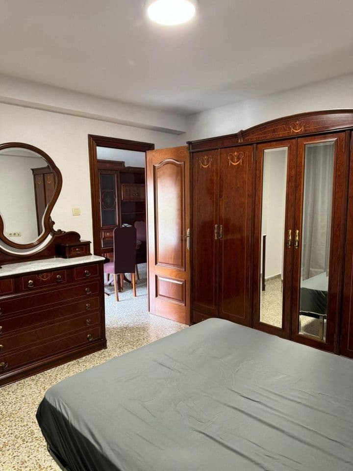 4 bedrooms apartment for rent in Granada, Spain - Image 6