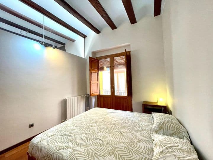 1 bedroom apartment for rent in Ciutat Vella, Spain - Image 8