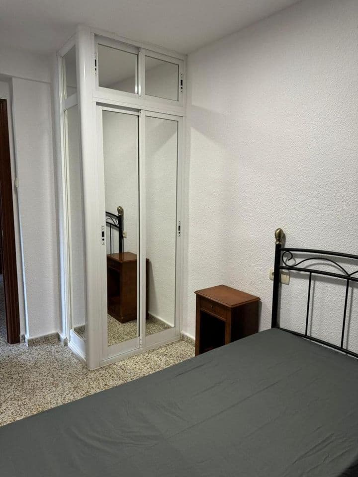 4 bedrooms apartment for rent in Granada, Spain - Image 8