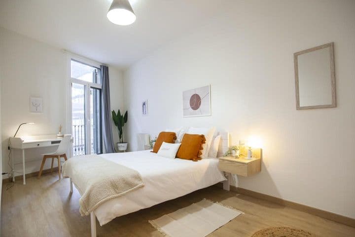 2 bedrooms apartment for rent in Ciutat Vella, Spain - Image 8