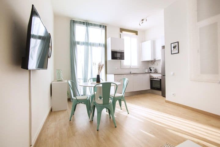 2 bedrooms apartment for rent in Ciutat Vella, Spain - Image 5