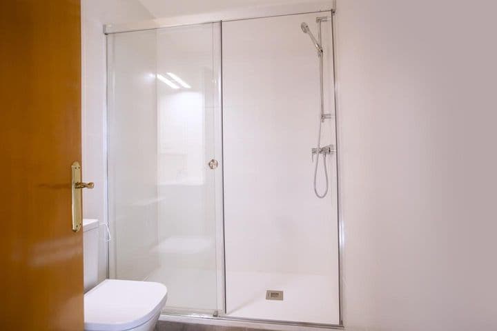 2 bedrooms apartment for rent in Ciutat Vella, Spain - Image 11