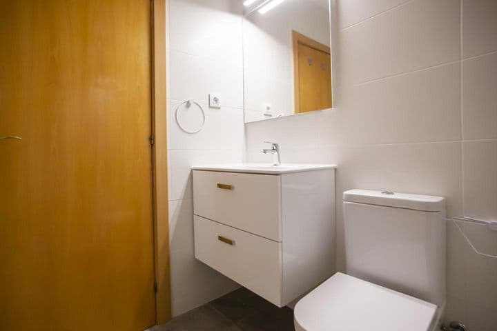 2 bedrooms apartment for rent in Ciutat Vella, Spain - Image 10