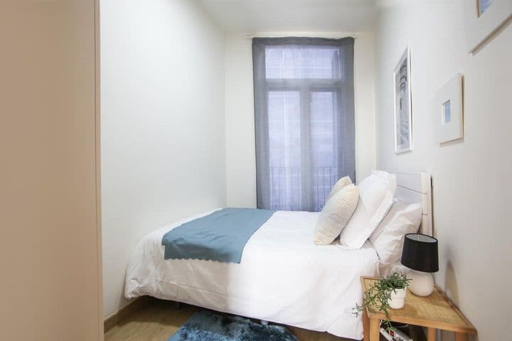 2 bedrooms apartment for rent in Ciutat Vella, Spain - Image 12