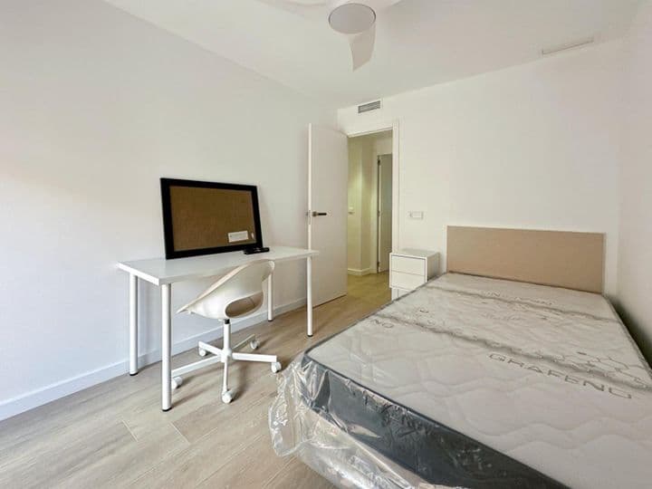 6 bedrooms apartment for rent in Centro, Spain - Image 9