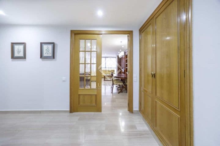 4 bedrooms apartment for rent in Valencia, Spain - Image 9