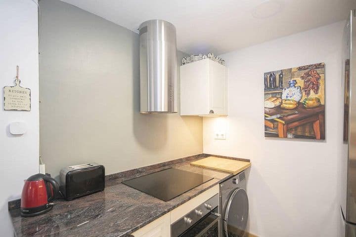 2 bedrooms apartment for rent in Ciutat Vella, Spain - Image 12