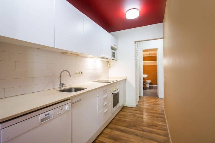 2 bedrooms apartment for rent in Ciutat Vella, Spain - Image 9