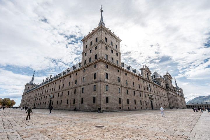 1 bedroom apartment for sale in San Lorenzo de El Escorial, Spain - Image 2