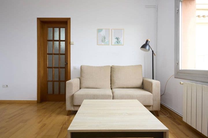 3 bedrooms apartment for rent in Horta-Guinardo, Spain - Image 3