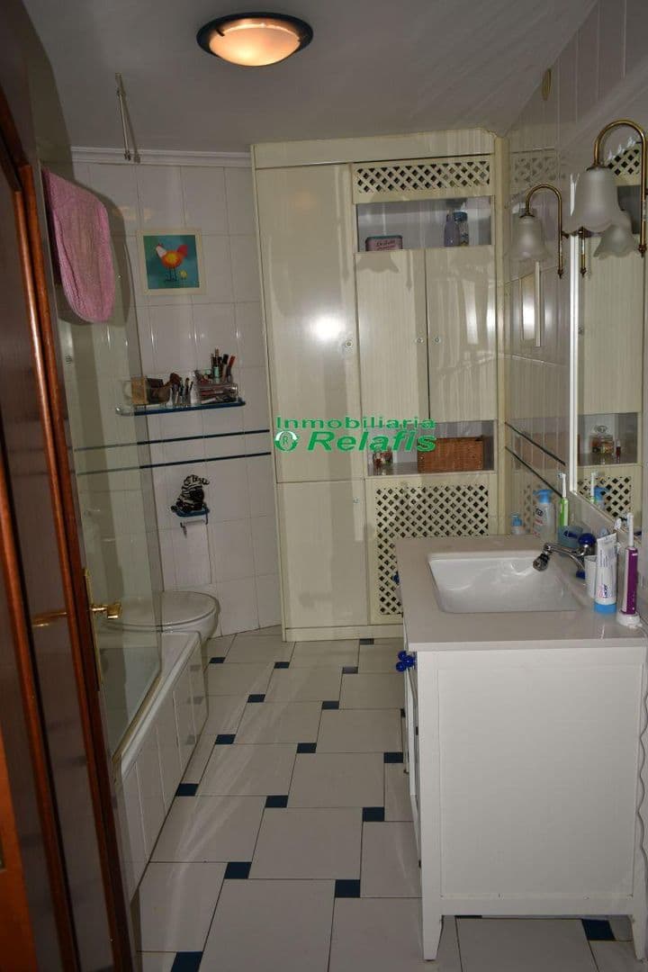 4 bedrooms apartment for sale in Salamanca, Spain - Image 8