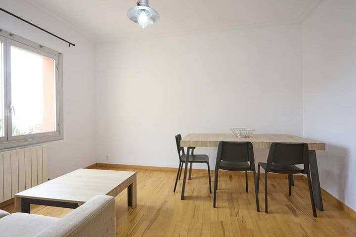 3 bedrooms apartment for rent in Horta-Guinardo, Spain - Image 4