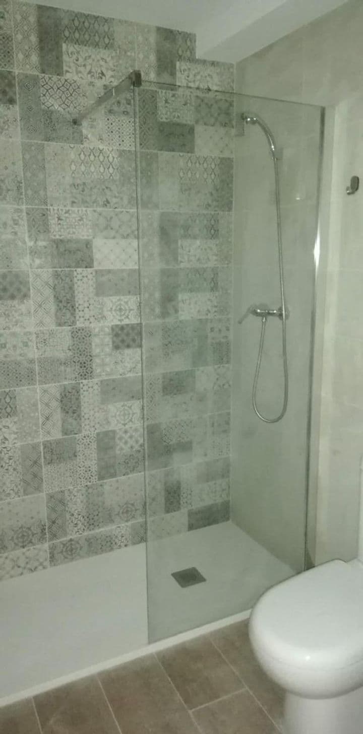 2 bedrooms apartment for rent in Centre, Spain - Image 6