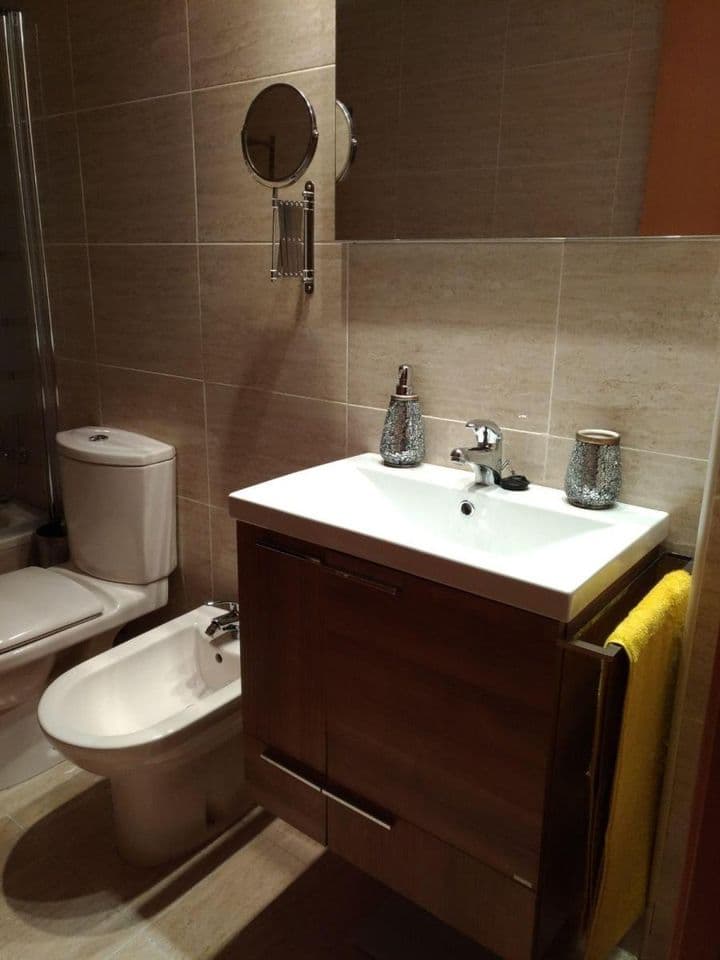 1 bedroom apartment for rent in Zaragoza, Spain - Image 12