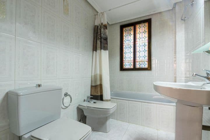 1 bedroom apartment for sale in Madrid, Spain - Image 9