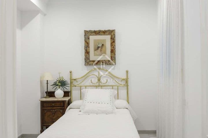 3 bedrooms apartment for rent in Valencia, Spain - Image 11