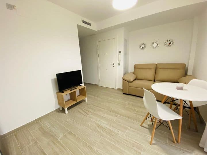 1 bedroom apartment for rent in Centro-Sagrario, Spain - Image 9