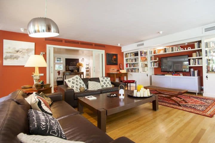 4 bedrooms apartment for rent in Sant Gervasi, Spain - Image 9