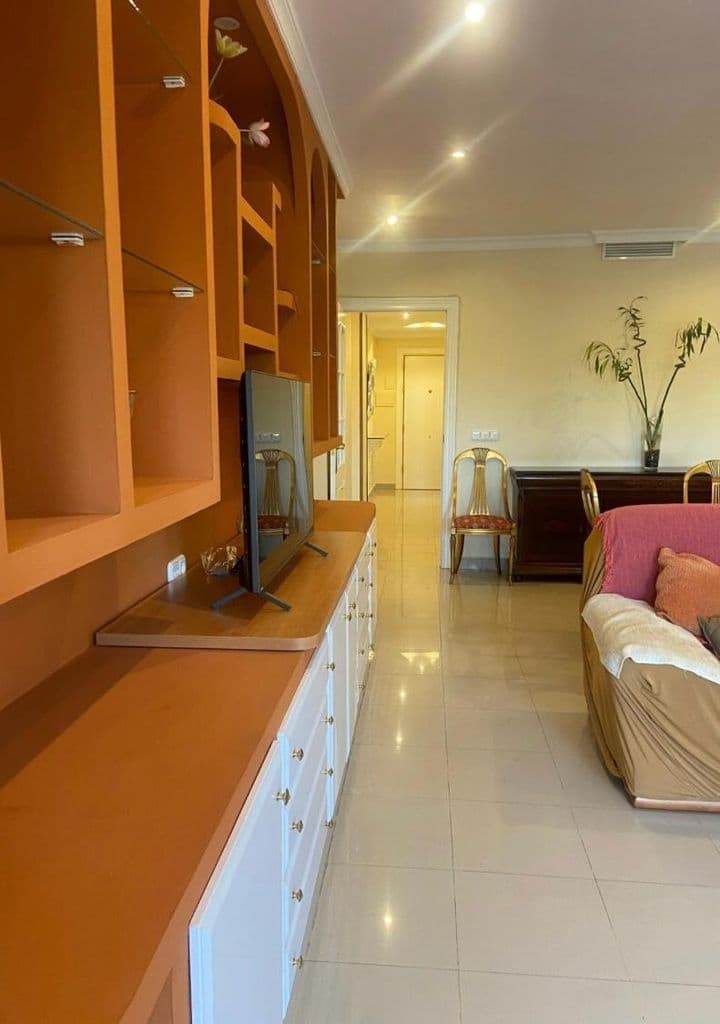 3 bedrooms apartment for rent in Camino de Ronda, Spain - Image 3