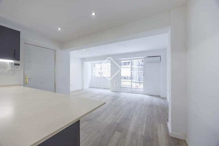 4 bedrooms apartment for rent in Valencia, Spain - Image 9