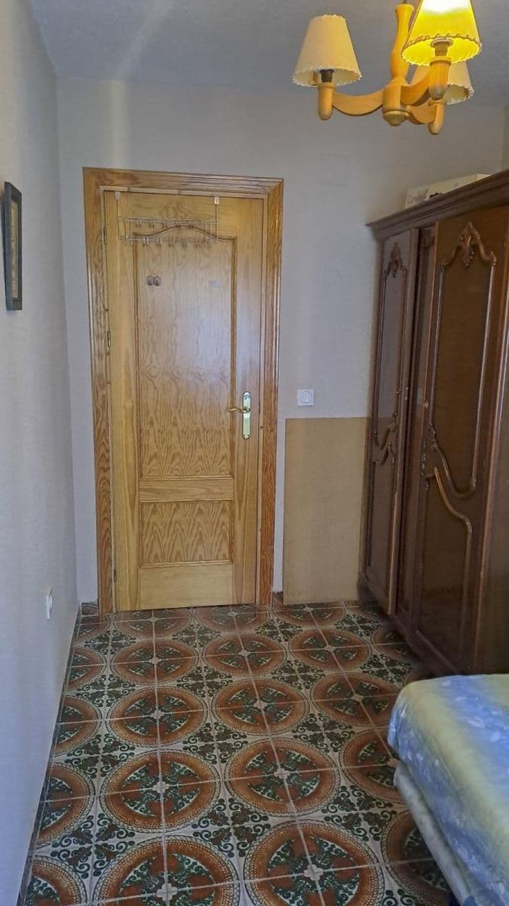 3 bedrooms apartment for rent in Granada, Spain - Image 9