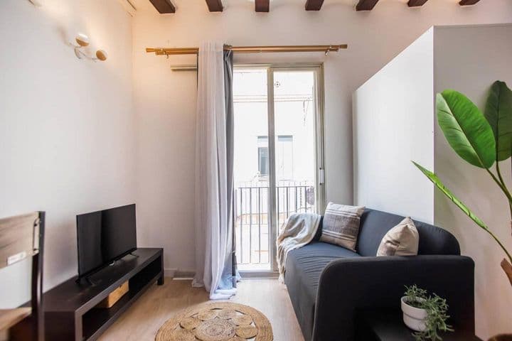 1 bedroom apartment for rent in Ciutat Vella, Spain - Image 3