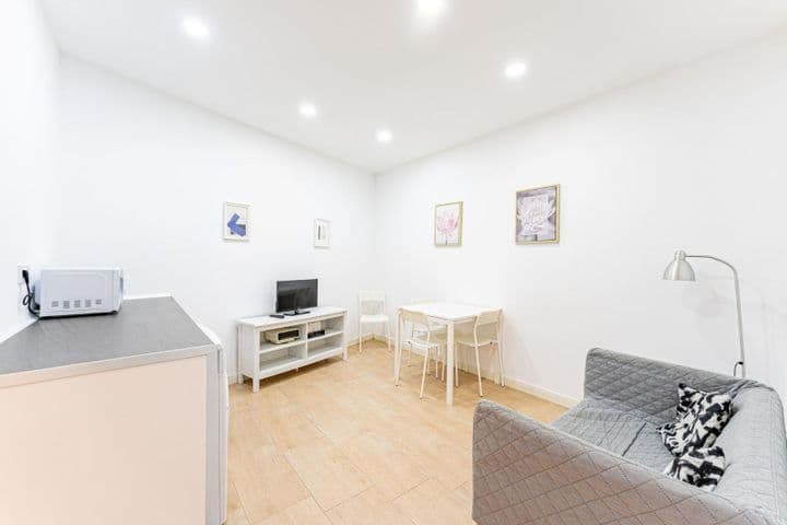 1 bedroom apartment for sale in Centro, Spain - Image 10