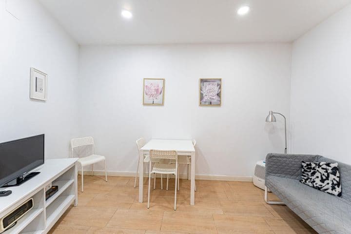 1 bedroom apartment for sale in Centro, Spain - Image 9