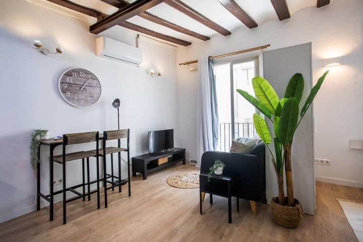 1 bedroom apartment for rent in Ciutat Vella, Spain - Image 2