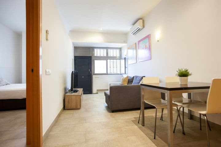 1 bedroom apartment for rent in Les Corts, Spain - Image 5