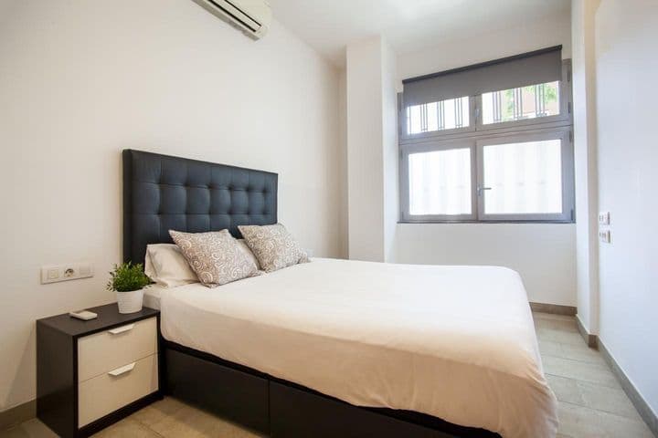 1 bedroom apartment for rent in Les Corts, Spain - Image 10