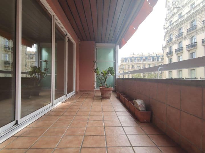 4 bedrooms apartment for rent in Sant Gervasi, Spain - Image 8