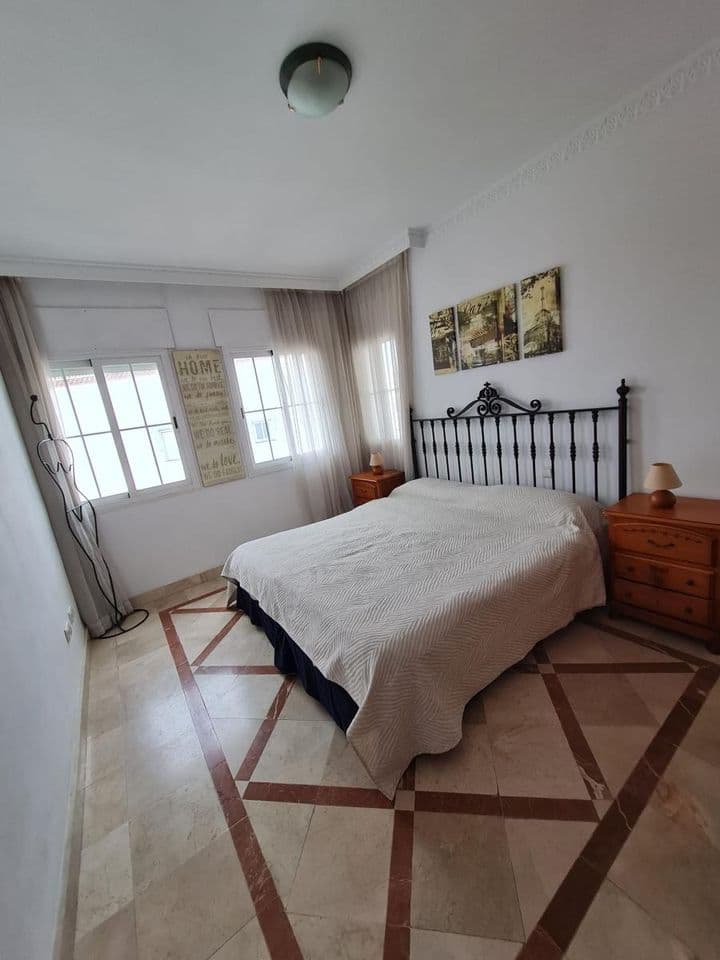 2 bedrooms apartment for rent in Nueva Andalucia, Spain - Image 11