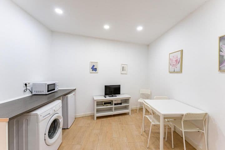 1 bedroom apartment for sale in Centro, Spain - Image 11