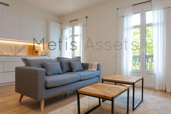 2 bedrooms apartment for rent in Dreta de lEixample, Spain - Image 3