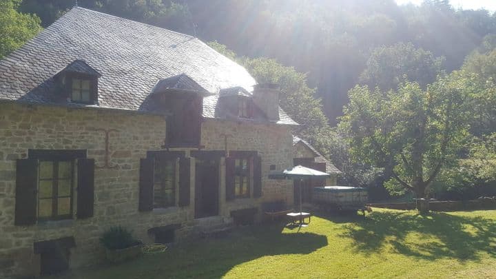 5 bedrooms house for sale in LA ROCHE CANILLAC, France