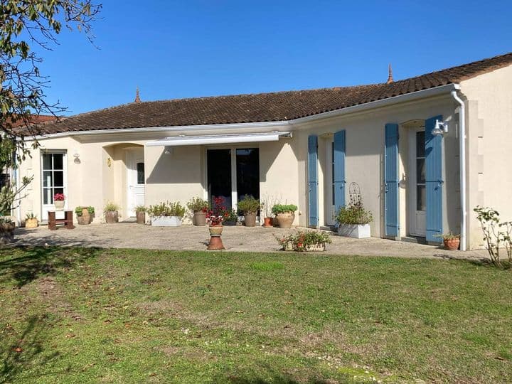 4 bedrooms house for sale in saintes, France