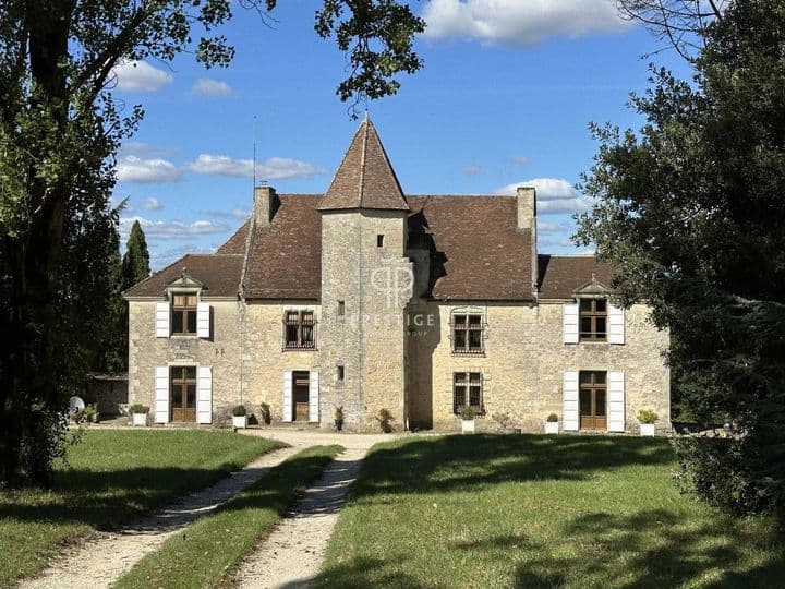 4 bedrooms house for sale in  France