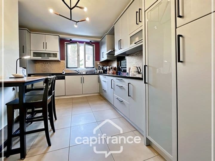 3 bedrooms house for sale in Ormesson-sur-Marne, France - Image 9