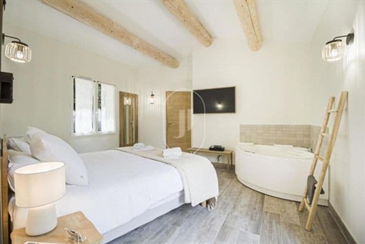 6 bedrooms house for sale in Lourmarin, France - Image 3