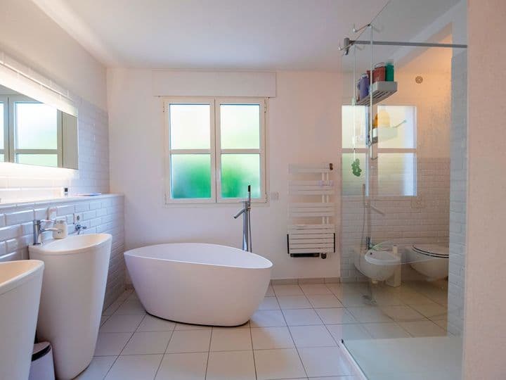 4 bedrooms house for sale in  France - Image 9