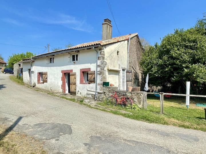 1 bedroom house for sale in brillac, France