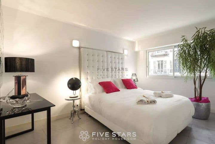 2 bedrooms house for sale in  France - Image 10