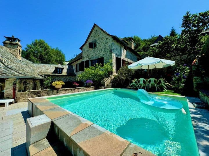 6 bedrooms house for sale in LE NAYRAC, France