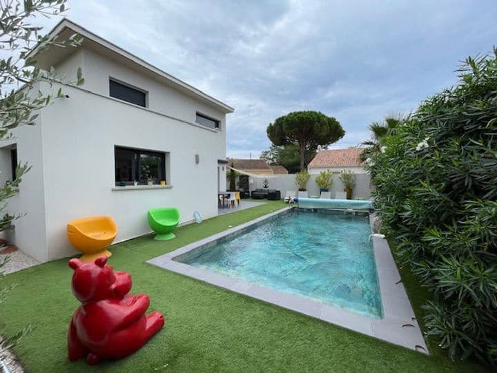 5 bedrooms house for sale in  France