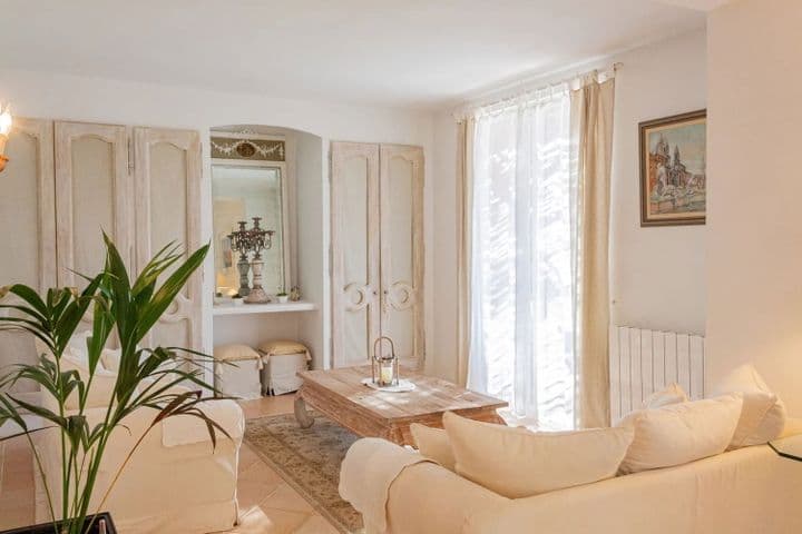 5 bedrooms house for sale in  France - Image 9