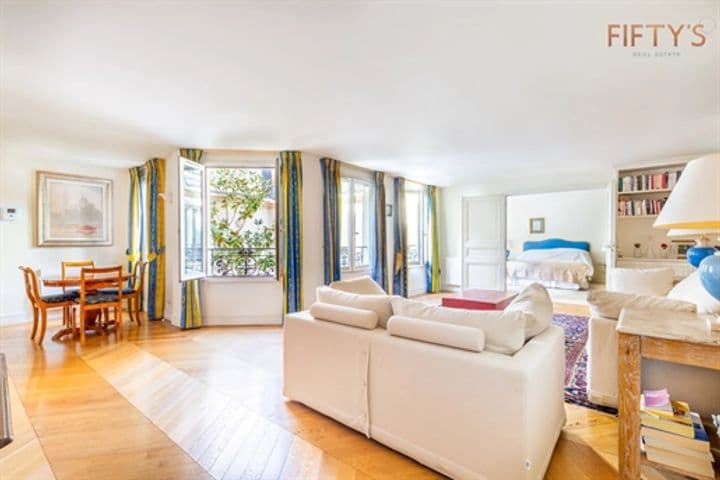 1 bedroom apartment for sale in Paris 8eme, France - Image 2