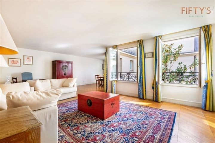 1 bedroom apartment for sale in Paris 8eme, France - Image 3