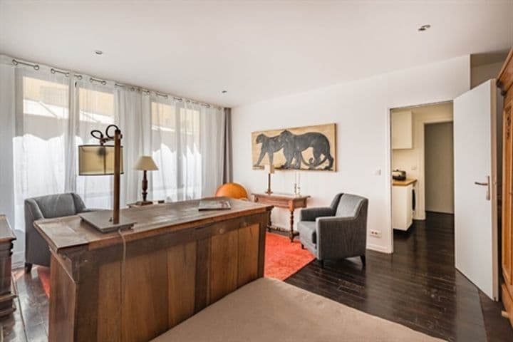 1 bedroom apartment for sale in Paris, France - Image 2