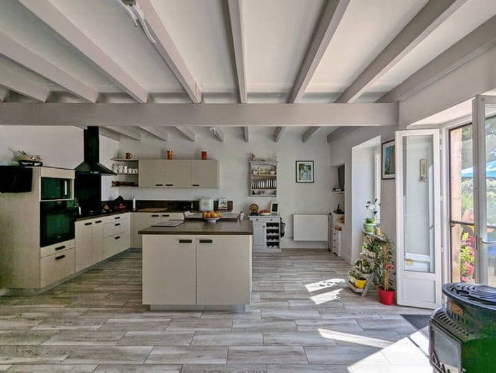 4 bedrooms house for sale in On edge of quiet hamlet, France - Image 10